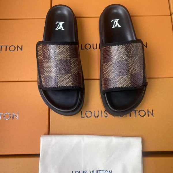 Pantofole primaverili ed estive LOUIS VUITTON contro sincronizzazione