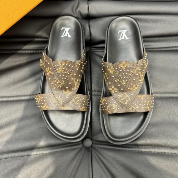 Pantofole primaverili ed estive LOUIS VUITTON contro sincronizzazione