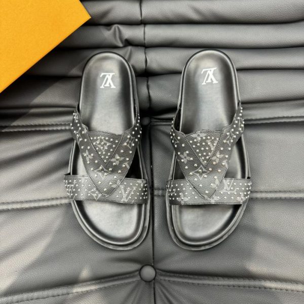 Pantofole primaverili ed estive LOUIS VUITTON contro sincronizzazione