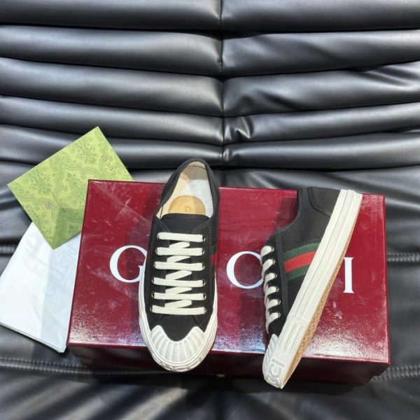 repliche,replica,perfette,siti di,affidabili,migliori siti,dove comprare,1:1,scarpe da ginnastica Sneakers della coppia Gucci in tela con stampa GG
