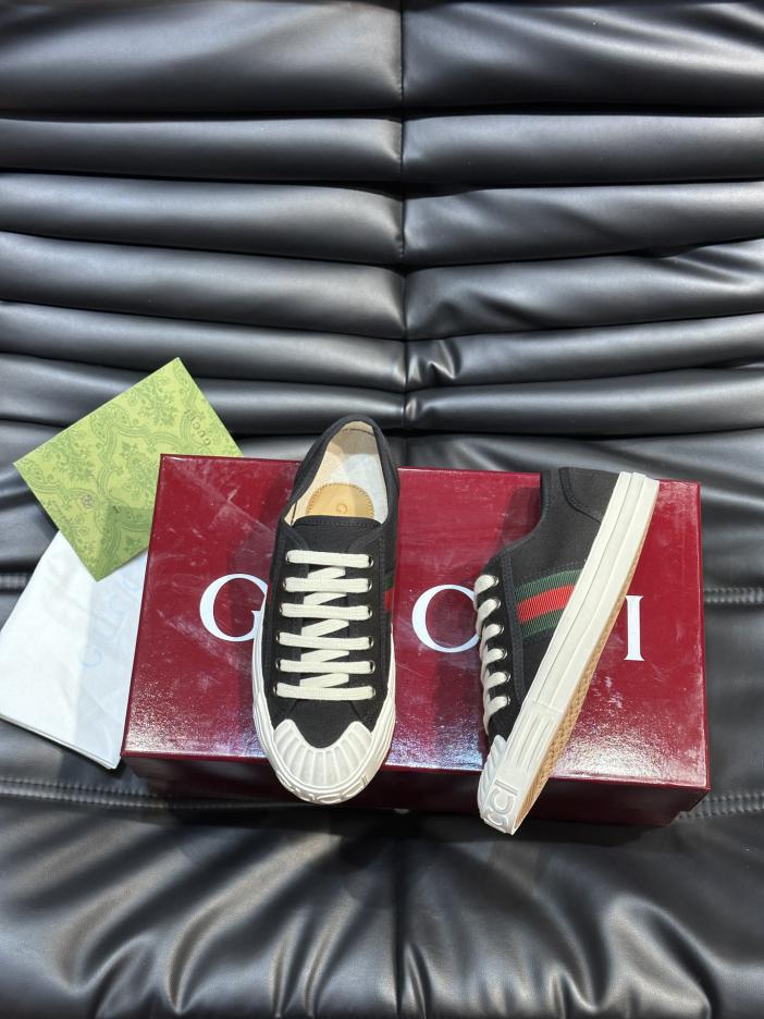 repliche,replica,perfette,siti di,affidabili,migliori siti,dove comprare,1:1,scarpe da ginnastica Sneakers della coppia Gucci in tela con stampa GG repliche,replica,perfette,siti di,affidabili,migliori siti,dove comprare,1:1,scarpe da ginnastica Sneakers della coppia Gucci in tela con stampa GG