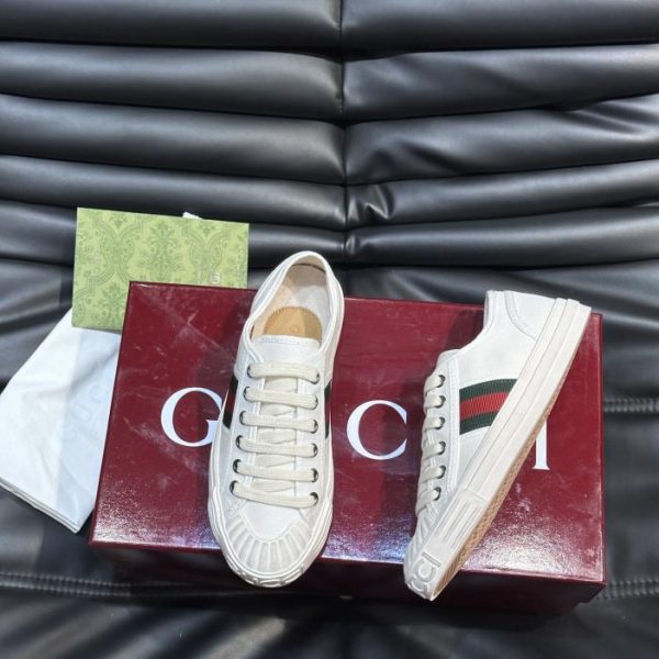 repliche,replica,perfette,siti di,affidabili,migliori siti,dove comprare,1:1,scarpe da ginnastica Sneakers della coppia Gucci in tela con stampa GG
