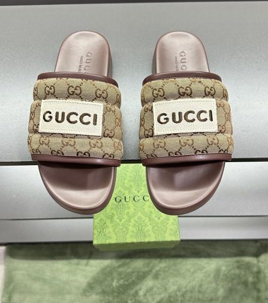 [Modello Gucci Coppia] Pantofole GG