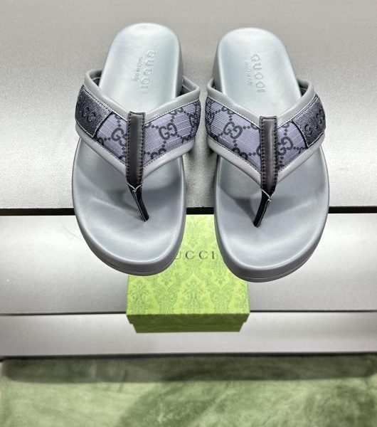 [Modello Gucci Coppia] Pantofole GG