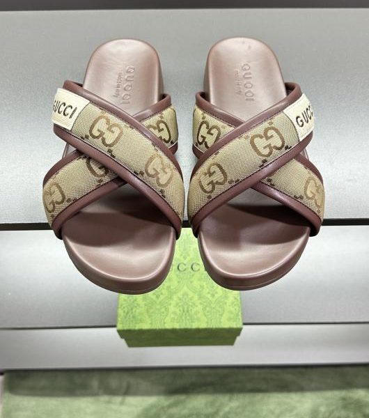 [Modello Gucci Coppia] Pantofole GG