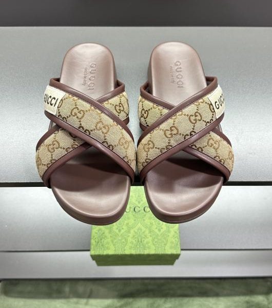 [Modello Gucci Coppia] Pantofole GG