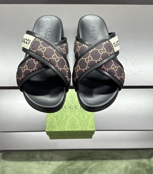 [Modello Gucci Coppia] Pantofole GG