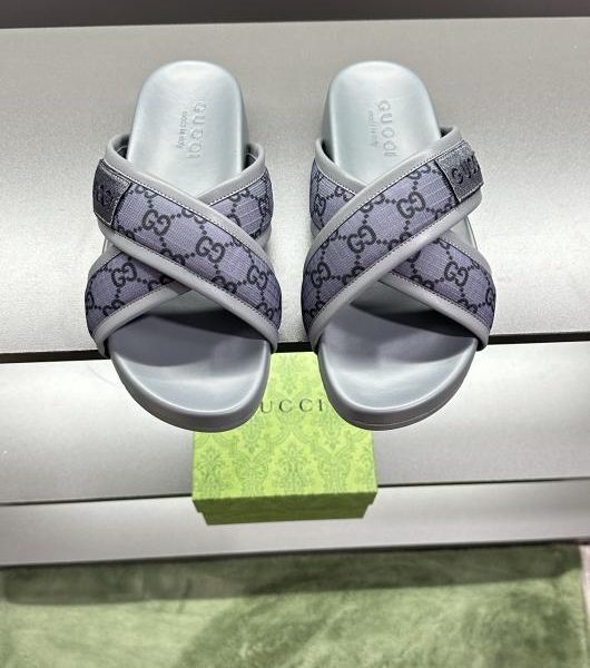 [Modello Gucci Coppia] Pantofole GG