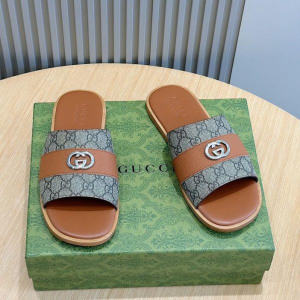 Gucci Lido Ciabatte Doppia G ad incastro da uomo