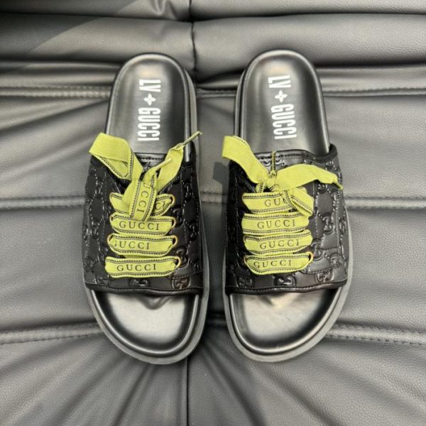 Pantofole in co-branding Gucci