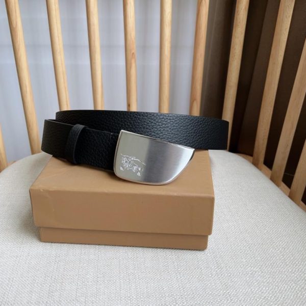 repliche,replica,perfette,siti di,affidabili,migliori siti,dove comprare,1:1,scarpe da ginnastica La nuova cintura con una larghezza di 3,5 cm verrà lanciata contemporaneamente presso gli sportelli Burberry