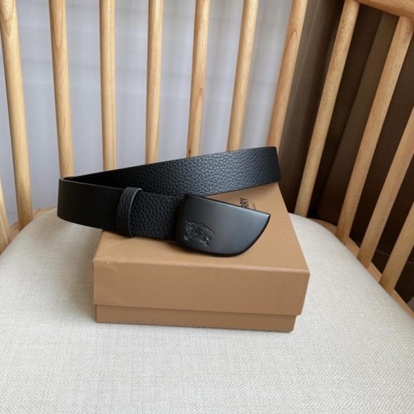 repliche,replica,perfette,siti di,affidabili,migliori siti,dove comprare,1:1,scarpe da ginnastica La nuova cintura con una larghezza di 3,5 cm verrà lanciata contemporaneamente presso gli sportelli Burberry