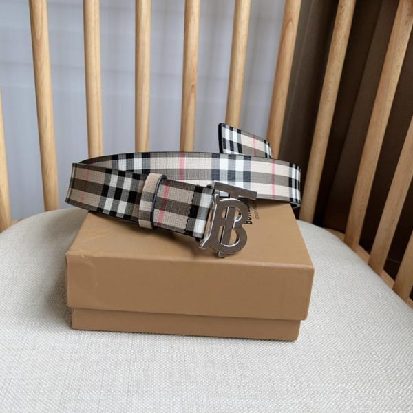repliche,replica,perfette,siti di,affidabili,migliori siti,dove comprare,1:1,scarpe da ginnastica La nuova cintura con una larghezza di 3,5 cm verrà lanciata contemporaneamente presso gli sportelli Burberry