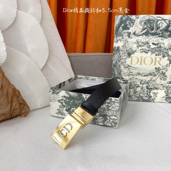 Il nuovo modello da uomo di Dior è largo 3,5 cm