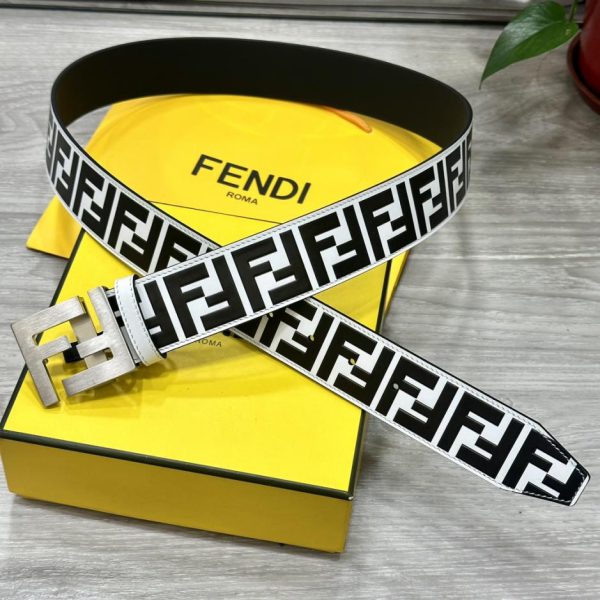 Cintura FENDI larga 38MM con forma logo