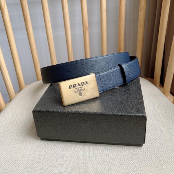 La nuova cintura di PRADA è larga 3,5 cm