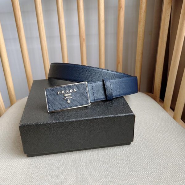 La nuova cintura di PRADA è larga 3,5 cm