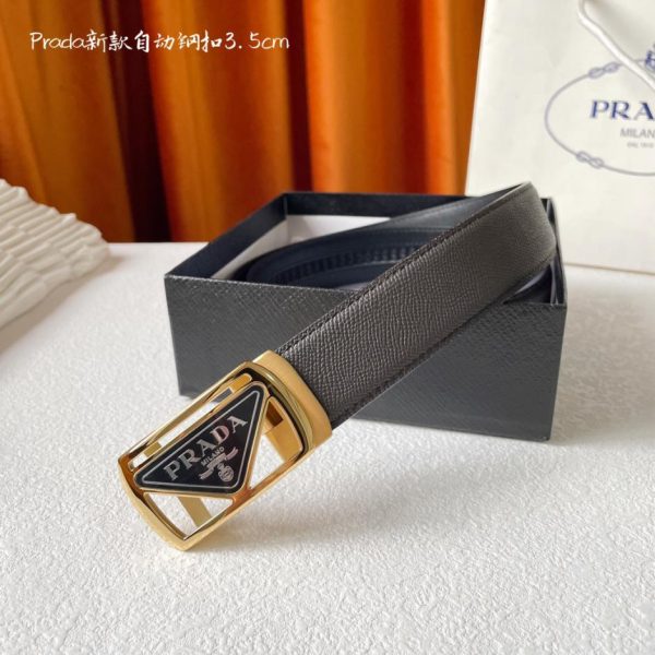 La nuova cintura di PRADA è larga 3,5 cm