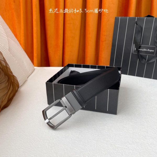 La fibbia ad ardiglione Zegna è reversibile