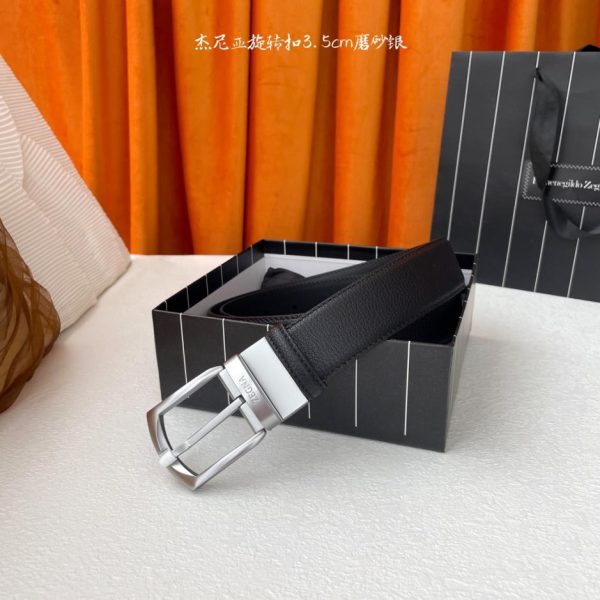 La fibbia ad ardiglione Zegna è reversibile