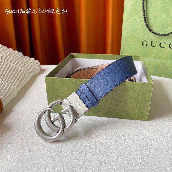 La nuova cintura in pelle goffrata di Gucci è larga 3,8 cm