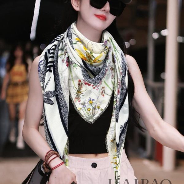 Nuova sciarpa quadrata in cashmere Dior