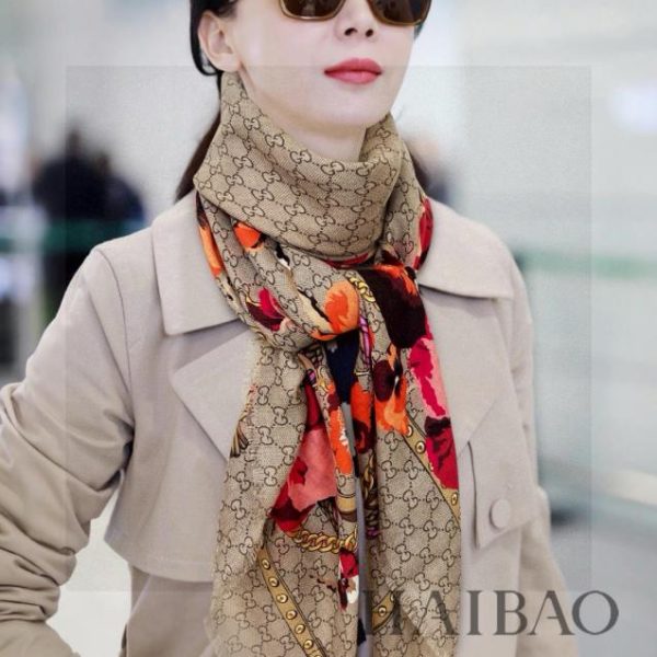 Borsa Gucci con catena e fiori
