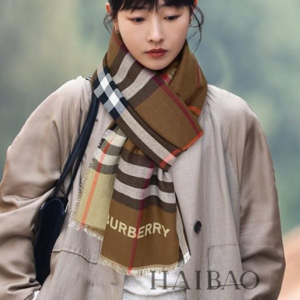 Sciarpa lunga double face con motivo Burberry銆?/span>