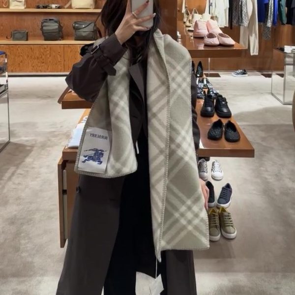 Sciarpa Burberry in misto cashmere e lana