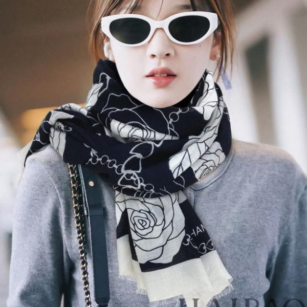 Sciarpa lunga in cashmere Chenel