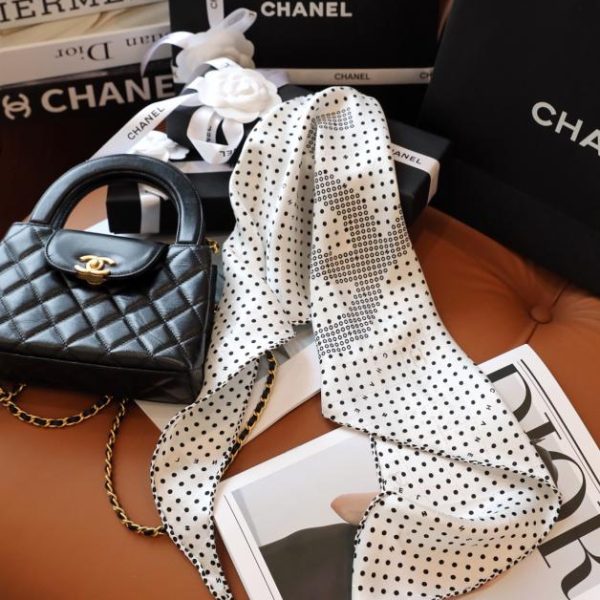 repliche,replica,perfette,siti di,affidabili,migliori siti,dove comprare,1:1,scarpe da ginnastica Sciarpa classica con diamanti Chanel