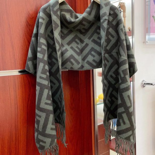 repliche,replica,perfette,siti di,affidabili,migliori siti,dove comprare,1:1,scarpe da ginnastica Sciarpa Fendi in cashmere
