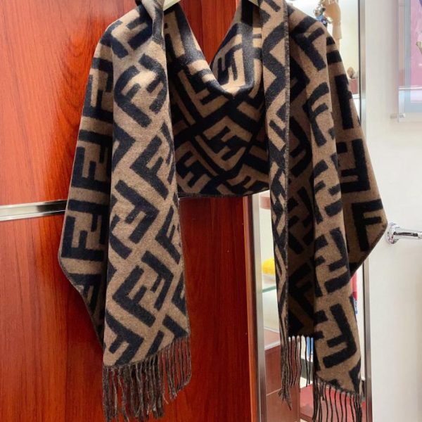 repliche,replica,perfette,siti di,affidabili,migliori siti,dove comprare,1:1,scarpe da ginnastica Sciarpa Fendi in cashmere