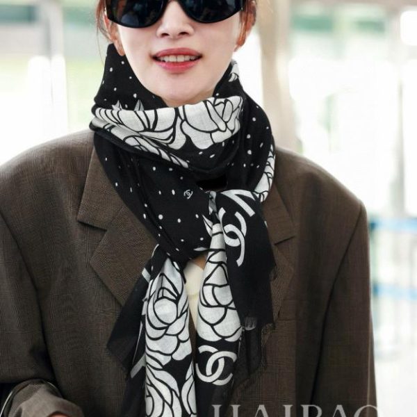 Sciarpa lunga in cashmere Chenel