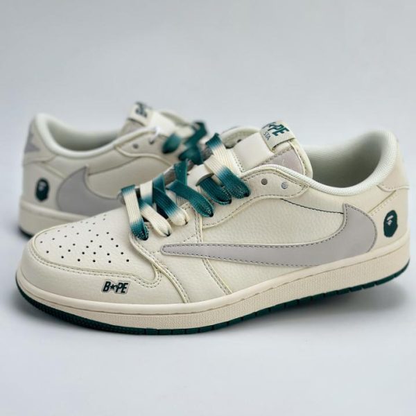 Collaborazione a tre tra Travis Scott x Nike Air Jordan 1 Low x BAPE