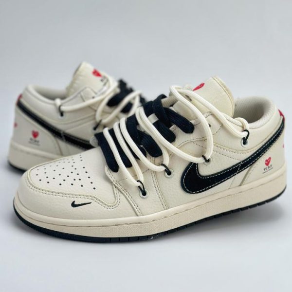 Air Jordan 1 Retro Low x Comme des Garcons 
