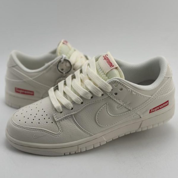 Nike SB Dunk Low x Serie Supreme