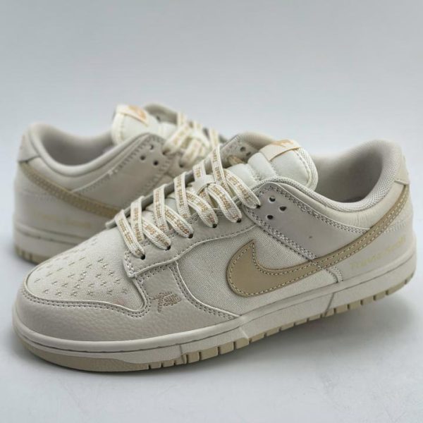 Serie NIKE SB Dunk Low x Travis Scott
