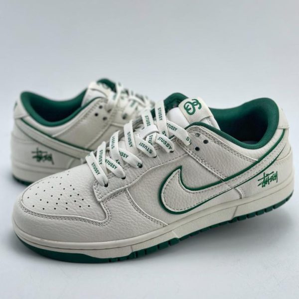 Serie NIKE SB Dunk Low x Stussy