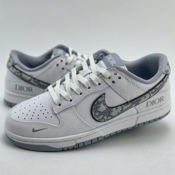 Serie NIKE SB Dunk Low x DIOR