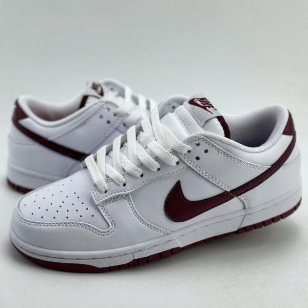 Serie NIKE SB Dunk Low Night Maroon