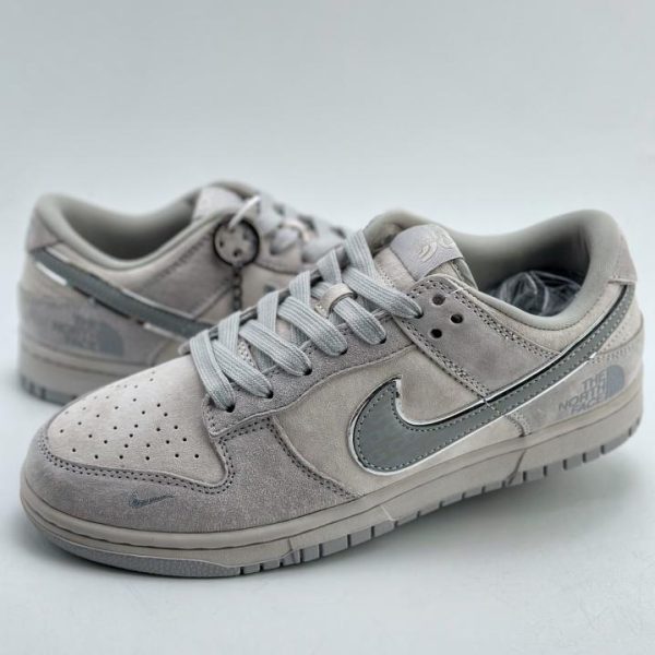 Serie Nike SB Dunk Low x CDG x The North Face