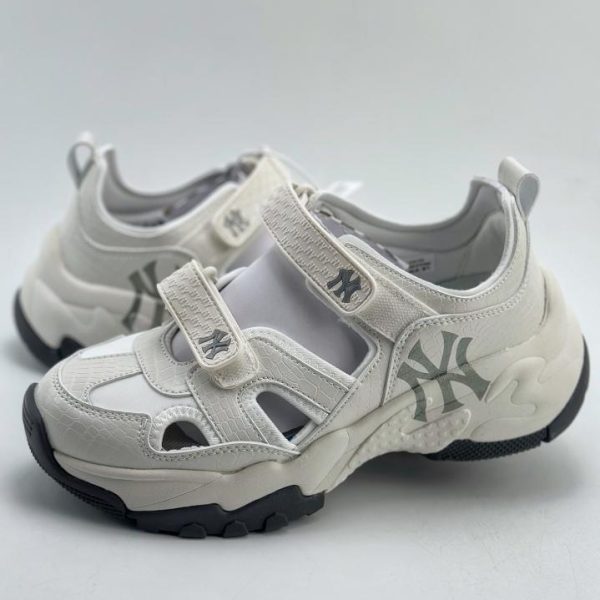 repliche,replica,perfette,siti di,affidabili,migliori siti,dove comprare,1:1,scarpe da ginnastica NY American Football Yankees x MLB Chunky Runner Sandali da jogging sportivi casual vuoti in stile papà con suola spessa in feltro