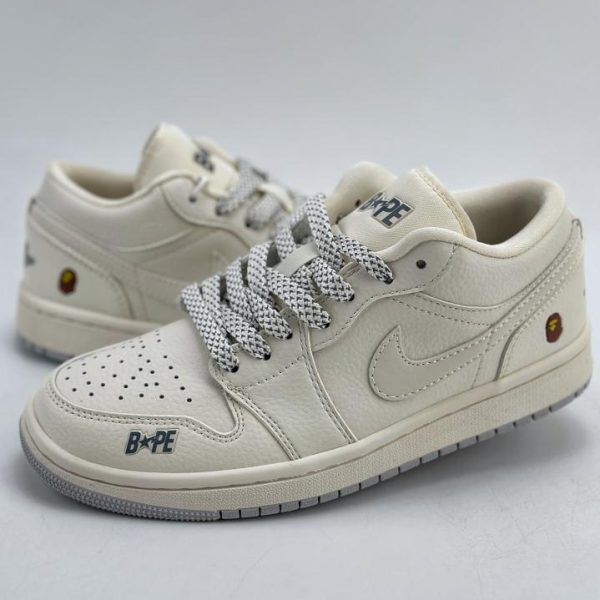 repliche,replica,perfette,siti di,affidabili,migliori siti,dove comprare,1:1,scarpe da ginnastica Air Jordan 1 Retro Low x BAPE Off-White Gypsophila Ufficiale sincronizzato Nuovo colore