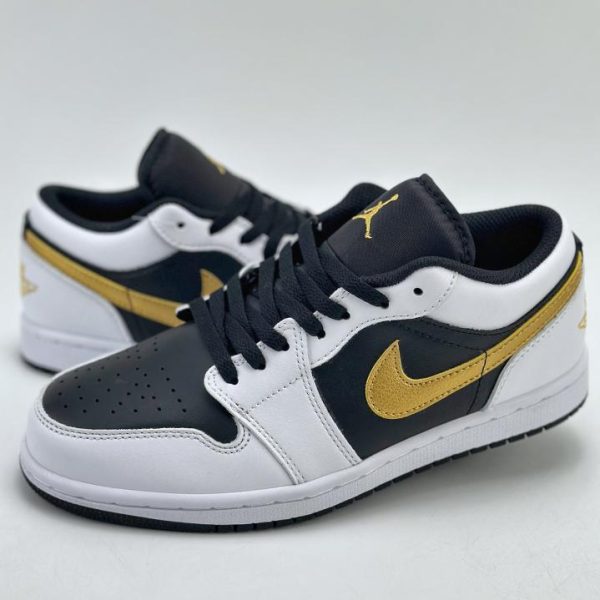 repliche,replica,perfette,siti di,affidabili,migliori siti,dove comprare,1:1,scarpe da ginnastica Air Jordan 1 Retro Low: nuovi colori ufficiali bianco, nero e oro