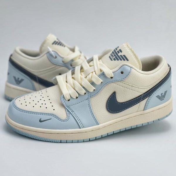 repliche,replica,perfette,siti di,affidabili,migliori siti,dove comprare,1:1,scarpe da ginnastica Air Jordan 1 Retro Low x Armani Beige Bianco Blu Nuovo colore ufficiale