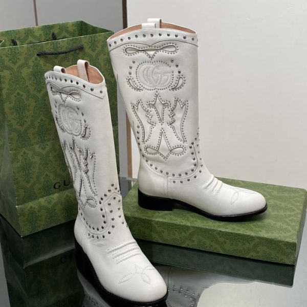 Stivali alti con borchie ricamate GG intrecciate di Gucci