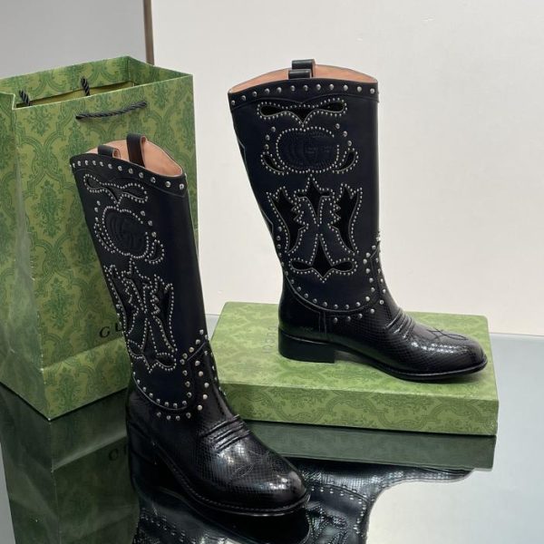 Stivali alti con borchie ricamate GG intrecciate di Gucci