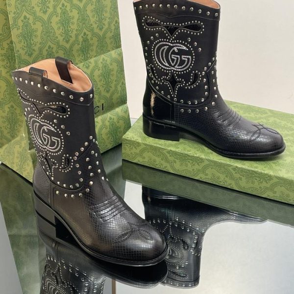 Stivali con borchie ricamate GG intrecciate di Gucci