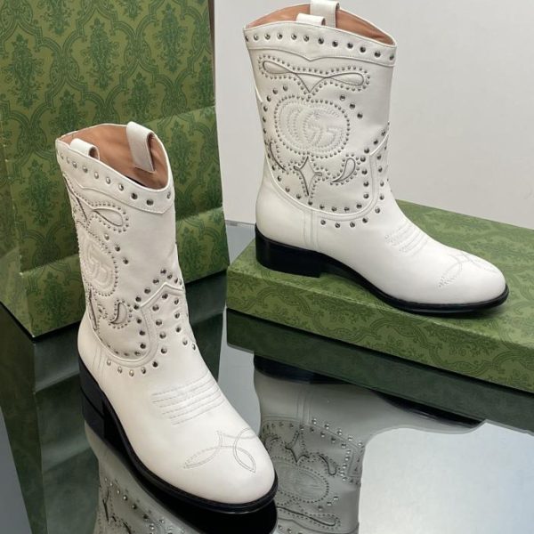Stivali con borchie ricamate GG intrecciate di Gucci
